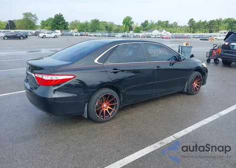 2015 Toyota Camry Le z USA, uszkodzony, nr VIN 4T4BF1FK5FR476351
